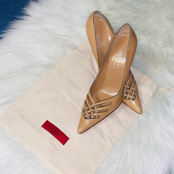 VALENTINO GARAVANI Crisscross Leather Pumps - Picture 6 of 16